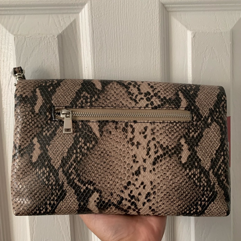 NWT CLUTCH - Picture 3 of 4